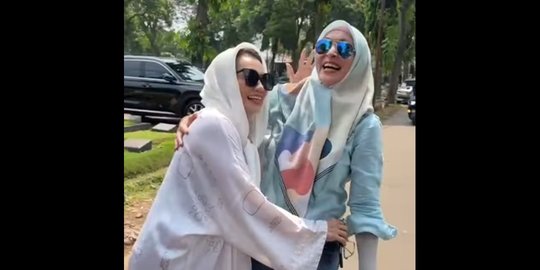 6 Momen Kebersamaan Angelina Sondakh dan Reza Artamevia, Netizen 'Adem Lihatnya'