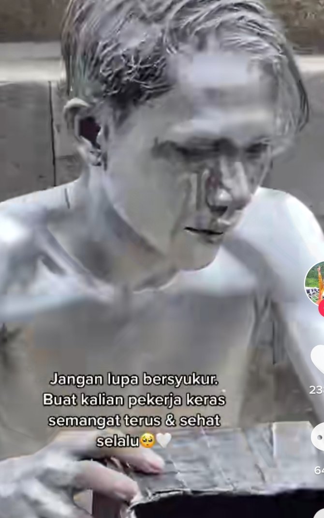tangisan manusia silver ini bikin iba mengaku sedih karena ini
