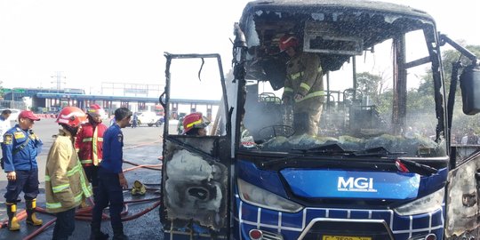 Bus Jurusan Pelabuhan Ratu-Bogor Terbakar di Tol Ciawi