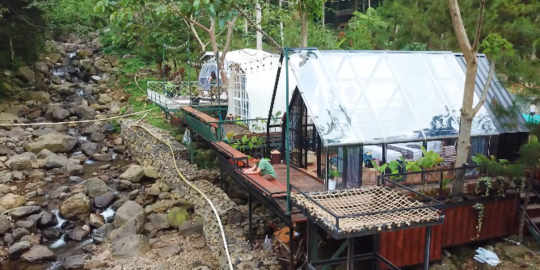 Intip Glass House Unik & Keren di Puncak, Pemandangan Asri Bikin Betah Tak Mau Pulang