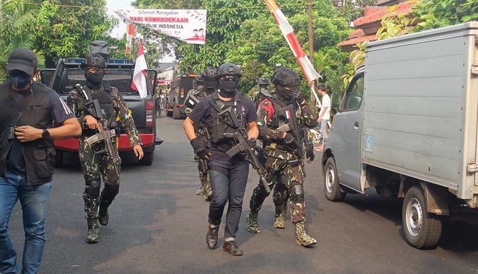 brimob di rumah pribadi irjen ferdy sambo