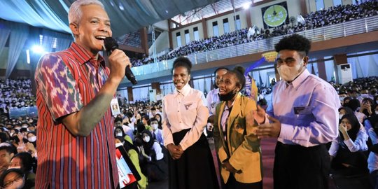 Lima Mahasiswa Papua Lantunkan Lagu Untuk Ganjar Pranowo, Begini Reaksinya