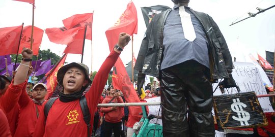 Aksi Sejuta Buruh Tuntut DPR Cabut UU Omnibus Law Cipta Kerja