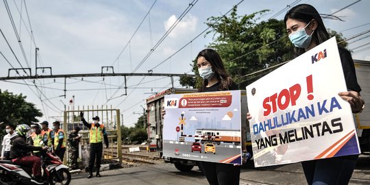 Taruhan Nyawa di Perlintasan Kereta Liar