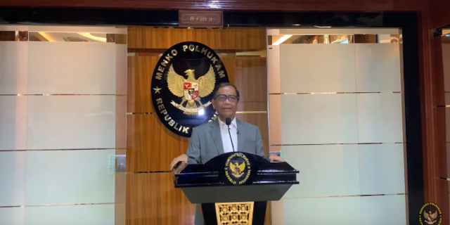Mengenal Deolipa Yumara, Pengacara Bharada E Bongkar Banyak Fakta Bikin Mahfud Kagum