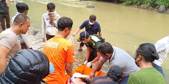 Berenang di Sungai Ciliwung, Bocah Temukan Mayat Perempuan Dalam Karung