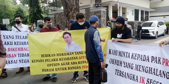 Kawal Sidang Indra Kenz, Puluhan Korban Datangi PN Tangerang