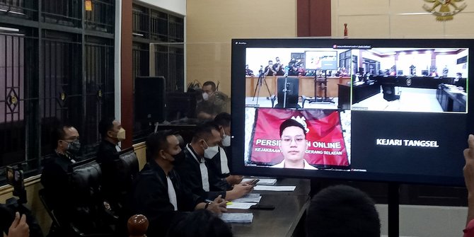 Indra Kenz Tolak Tiga Dakwaan Jaksa Dalam Sidang TPPU Judi Online Binomo