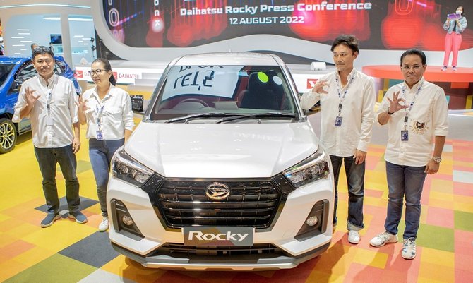 daihatsu luncurkan penyegaran rocky di giias 2022