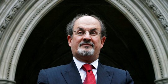 Fakta-Fakta Penikaman Salman Rushdie dan Kondisi Terkini