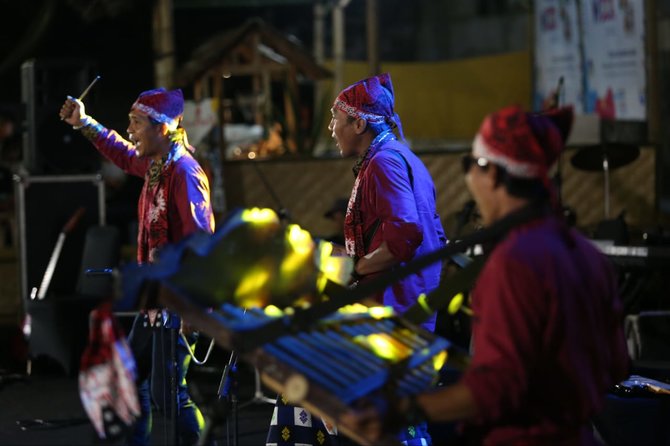 pemkab banyuwangi teken mou ajak musisi jalanan tampil di kafe hotel