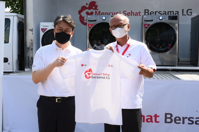 mencuci sehat bersama lg kolaborasi dengan pmi dorong kebiasaan hidup lebih higienis