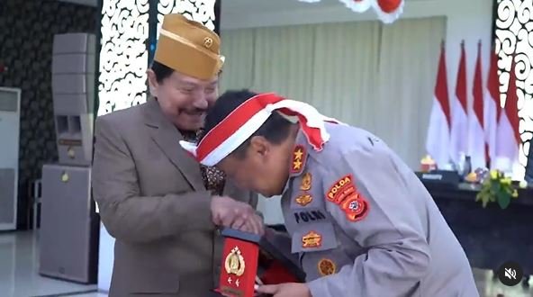 momen mertua panglima tni disopiri jenderal bintang dua polri