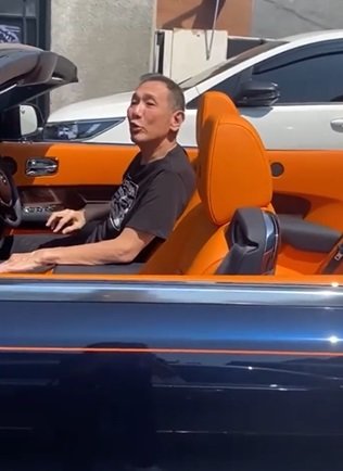 bos jalan tol jual mobil mewah