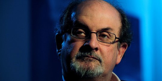 Salman Rushdie Jalani Penyembuhan, Ventilator Dilepas dan Bisa Bicara