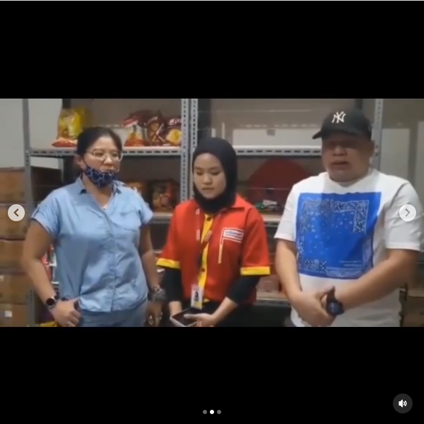 karyawan alfamart pergoki wanita ini ambil cokelat