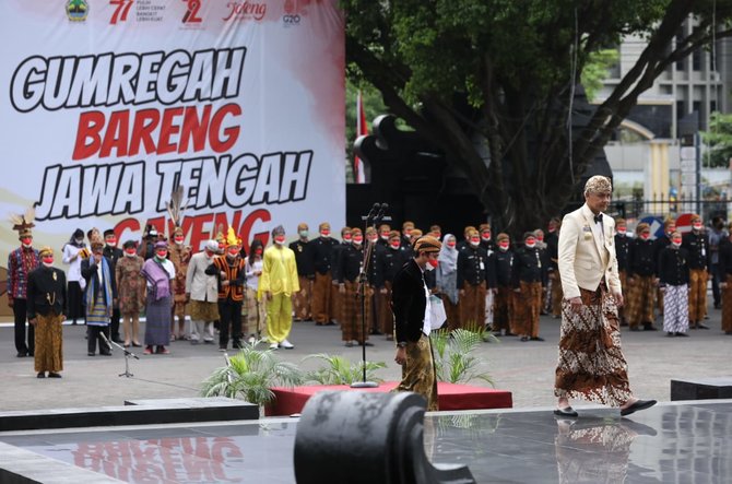 ganjar saat upacara peringatan hut ke 72 provinsi jawa tengah