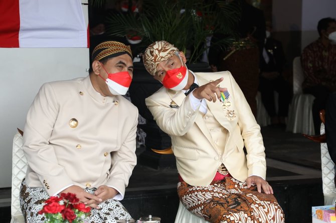 ganjar saat upacara peringatan hut ke 72 provinsi jawa tengah