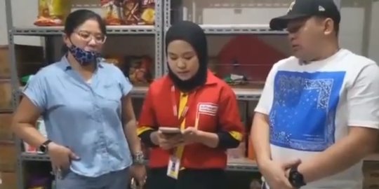 6 Fakta Sosok Mariana Ahong, Ibu-ibu Viral Pakai Mercy yang Curi Cokelat di Alfamart