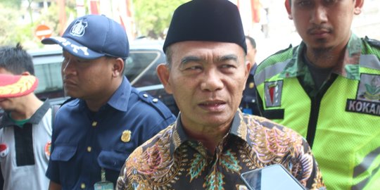 Pesantren Abu Bakar Baasyir Gelar Upacara HUT RI, Menko PMK jadi Inspektur Upacara