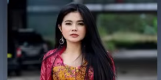 Jarang Tersorot, Intip Pesona Karina Ranau Istri Epy Kusnandar