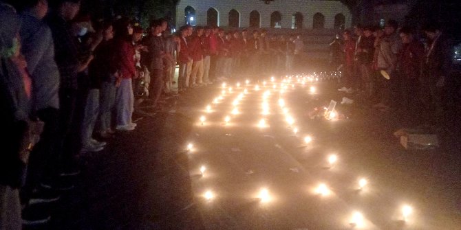 Desak Kasus Brigadir J Dituntaskan, Mahasiswa Jambi Bakar 770 Batang Lilin