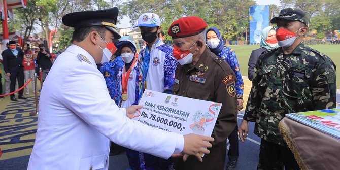 HUT RI, Sejumlah Veteran di Kota Tangerang Dapat Kado Bantuan Sembako