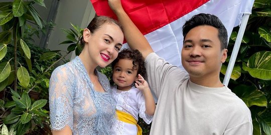 Potret Cantik Rianti Cartwright Kenakan Kebaya, Penampilannya Mencuri Perhatian