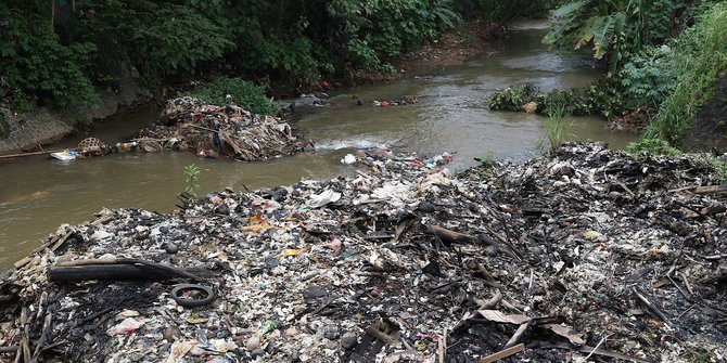 Pemkot Surabaya Ancam Viralkan Pembuang Sampah Sembarangan