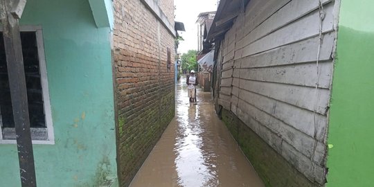 Hujan Deras Picu Banjir di Kota Medan, Ratusan Rumah Terendam