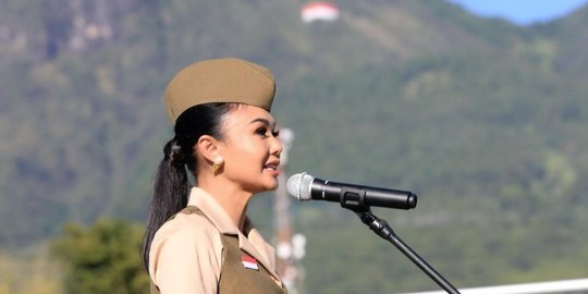 Jadi Pembina Upacara di PAUD Miliknya, Ini 5 Potret Yuni Shara yang Curi Perhatian