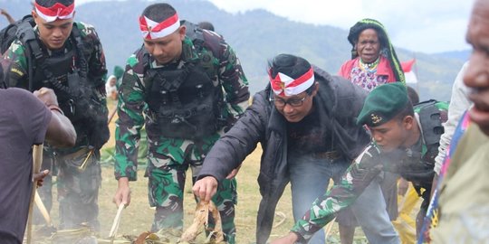Menengok Tradisi Bakar Batu di Pedalaman Papua, Pererat Silaturahmi Warga