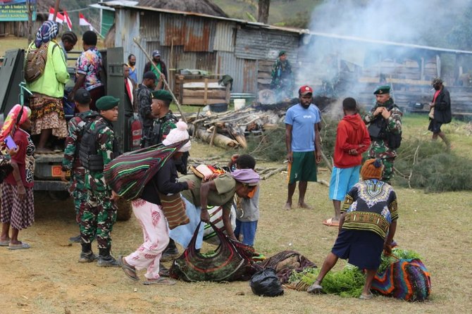 tradisi bakar batu di pedalaman papua