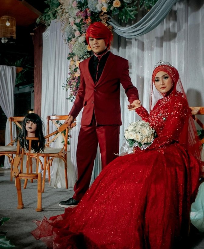 5 potret pesulap merah bareng istri curi perhatian