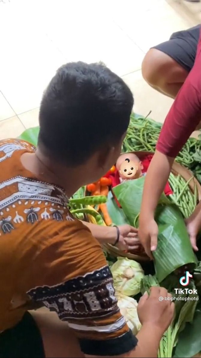 anti mainstream begini pemotretan baby born bertema sayuran