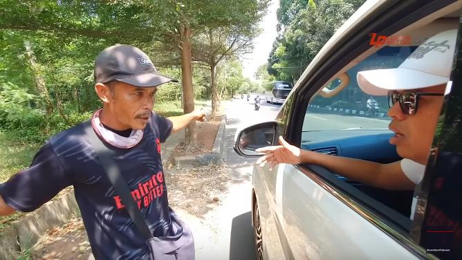 Pedagang Ini Diberi Uang Rp1 Juta Usai Diwawancara Dedi Mulyadi Yang Mengaku Wartawan Merdeka Pedagang Ini Diberi Uang Rp1 Juta Usai Diwawancara Dedi Mulyadi Yang Mengaku Wartawan Merdeka