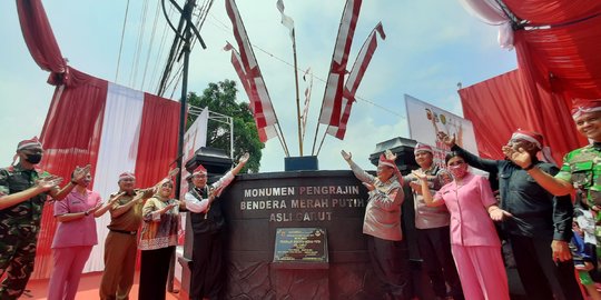 Resmikan Monumen Pengrajin Bendera, Emil: Garut Punya Spesialisasi