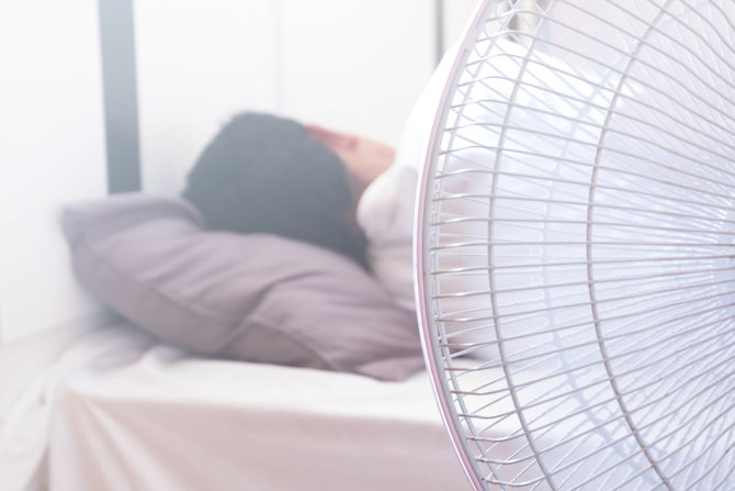 tidur dengan kipas angin menyala benarkah berdampak negatif untuk kesehatan