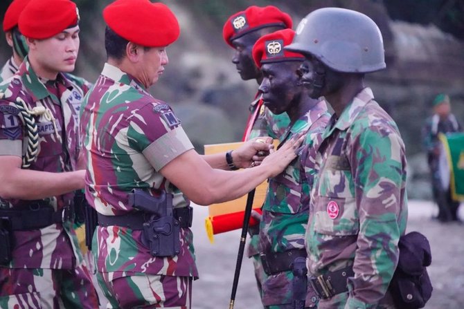 potret sangar pasukan kopassus selesai pendidikan komando