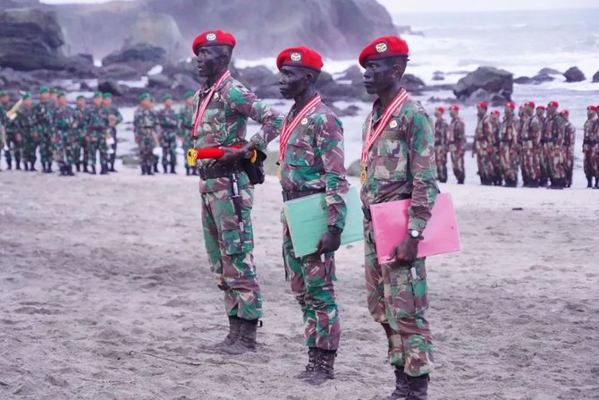 potret sangar pasukan kopassus selesai pendidikan komando