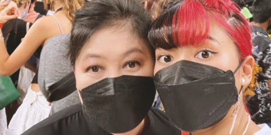 5 Momen Keseruan Isyana Sarasvati Liburan di Singapura, Nonton Konser Billie Eilish
