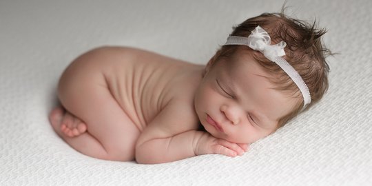 Rangkaian Nama Bayi Perempuan 3 Kata Sesuai Al-Quran, Berarti Indah dan Menarik