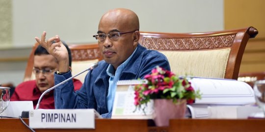 Rapat dengan Kapolri, Desmond Singgung Kebiasaan Kasus Ditutupi dan Perang di Polri