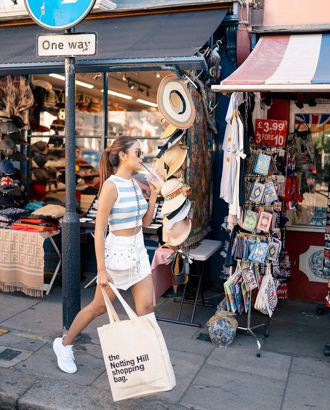 gaya andi annisa liburan di london