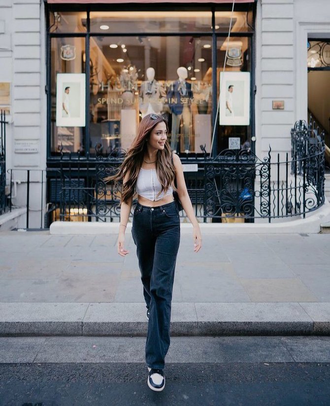 gaya andi annisa liburan di london
