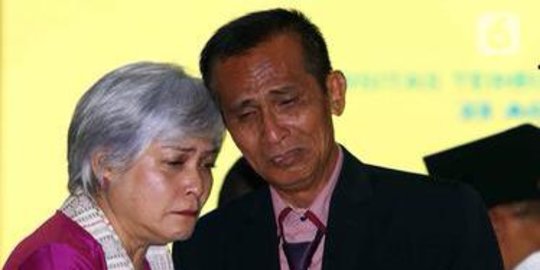 Dampingi Ayah Brigadir J Wakili Putranya Wisuda, Ini Sosok Irma Hutabarat