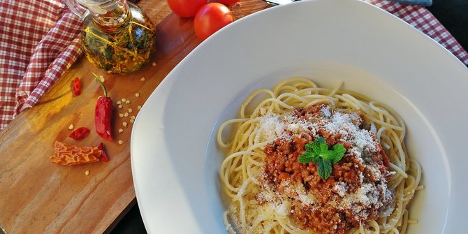 ilustrasi spaghetti bolognese