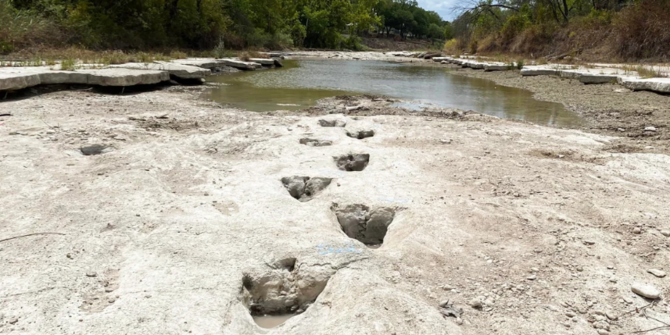 Jejak Kaki Dinosaurus dari 113 Juta Tahun Lalu Muncul dari Sungai yang Mengering