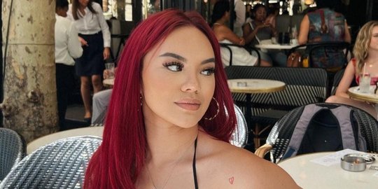 Penampilan Nyentrik Shafa Harris di Paris dengan Rambut Merah Jadi Sorotan