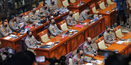 Rapat DPR dan Kapolri Riuh, Terdengar Panggilan 'Sayang' dari Mikrofon Anggota Dewan